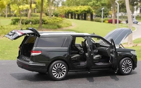 [OEM] 1:18 Lincoln 2019 Navigator Black Model Car Die-Cast