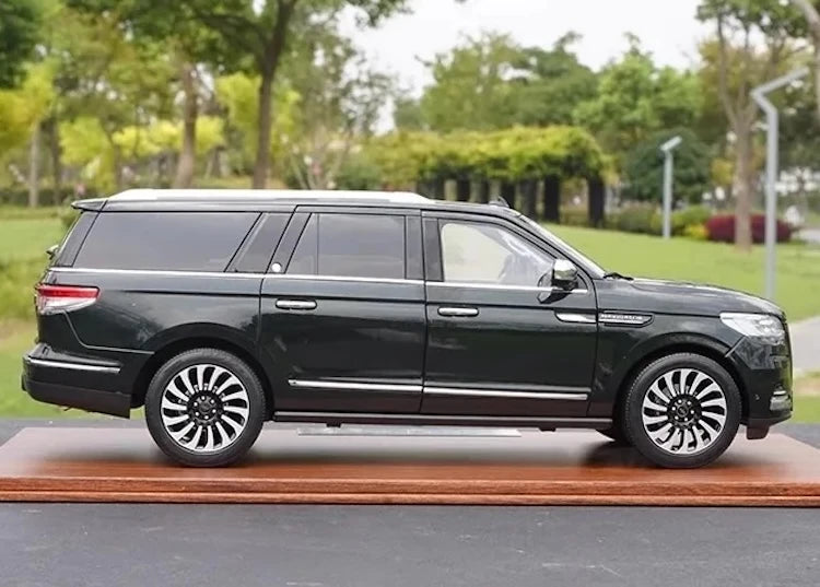 [OEM] 1:18 Lincoln 2019 Navigator Black Model Car Die-Cast