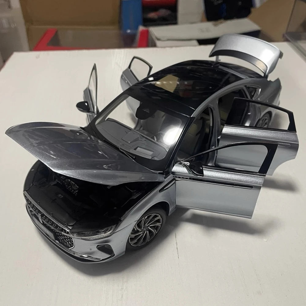 [OEM] 1:18 Lincoln 2022 Zephyr シルバー モデルカー Die-Cast