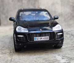 [OEM] 1:18 Porsche 2008 Cayenne Turbo Black Model Car Die-Cast