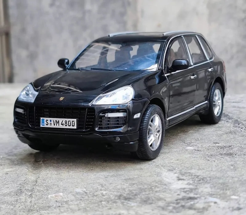 [OEM] 1:18 Porsche 2008 Cayenne Turbo Black Model Car Die-Cast