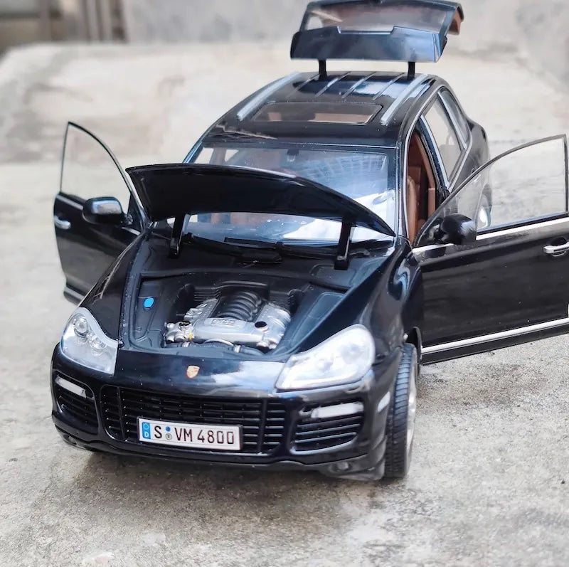 [OEM] 1:18 Porsche 2008 Cayenne Turbo Black Model Car Die-Cast