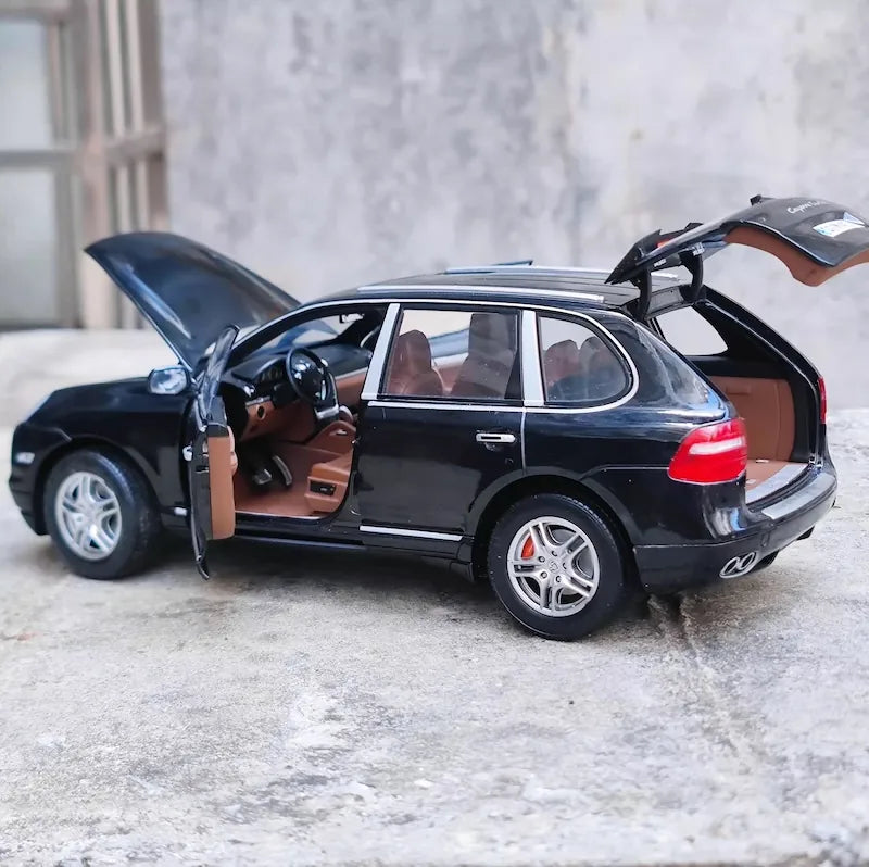 [OEM] 1:18 Porsche 2008 Cayenne Turbo Black Model Car Die-Cast
