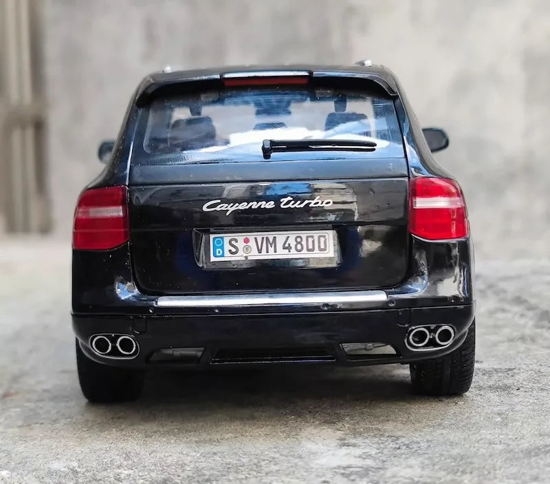 [OEM] 1:18 Porsche 2008 Cayenne Turbo Black Model Car Die-Cast