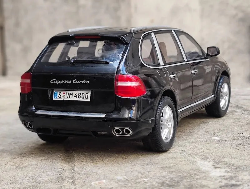 [OEM] 1:18 Porsche 2008 Cayenne Turbo Black Model Car Die-Cast
