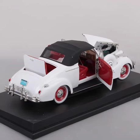 [OEM] 1:18 Buick 1938 Century Convertible Coupe White Model Car Die-Cast