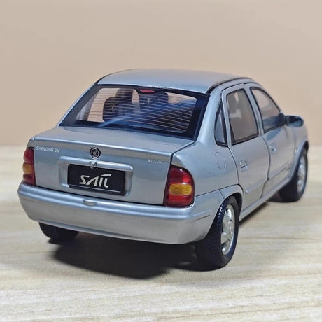 [OEM] 1:18 Buick 2001 Sail Silver Model Car Die-Cast