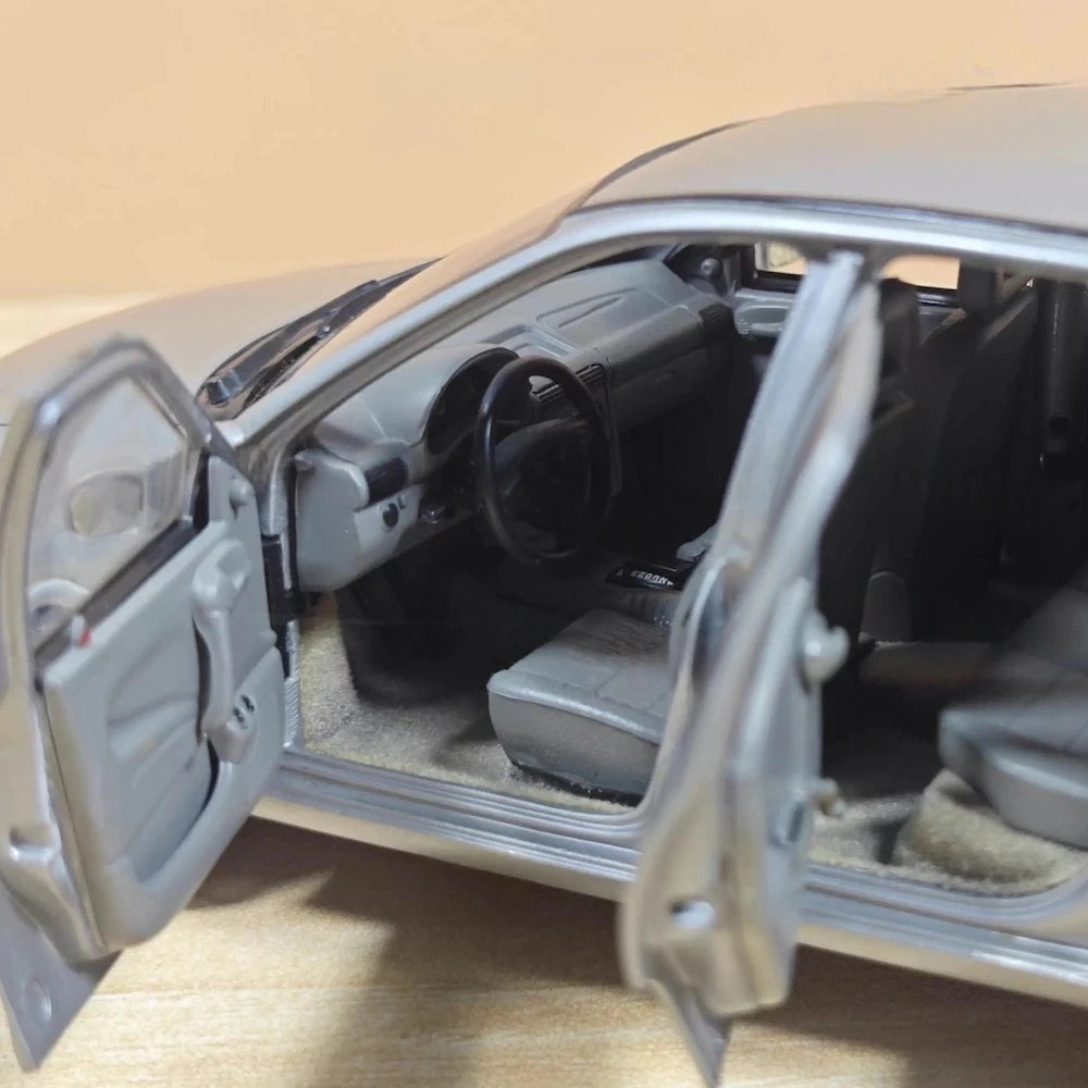 [OEM] 1:18 Buick 2001 Sail Silver Model Car Die-Cast