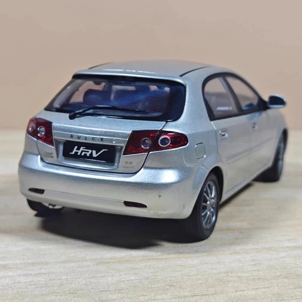 [OEM] 1:18 Buick 2004 HRV Silver Model Car Die-Cast