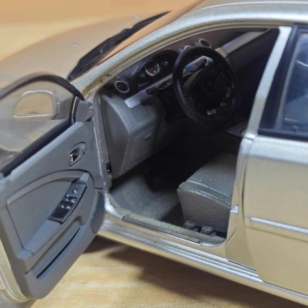 [OEM] 1:18 Buick 2004 HRV Silver Model Car Die-Cast