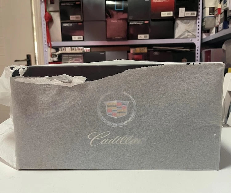 [OEM] 1:18 Cadillac 2008 CTS Red Model Car Die-Cast