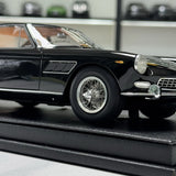[OEM] 1:18 Ferrari 1967 330 GT 2+2 Series II zwart modelauto Die-Cast