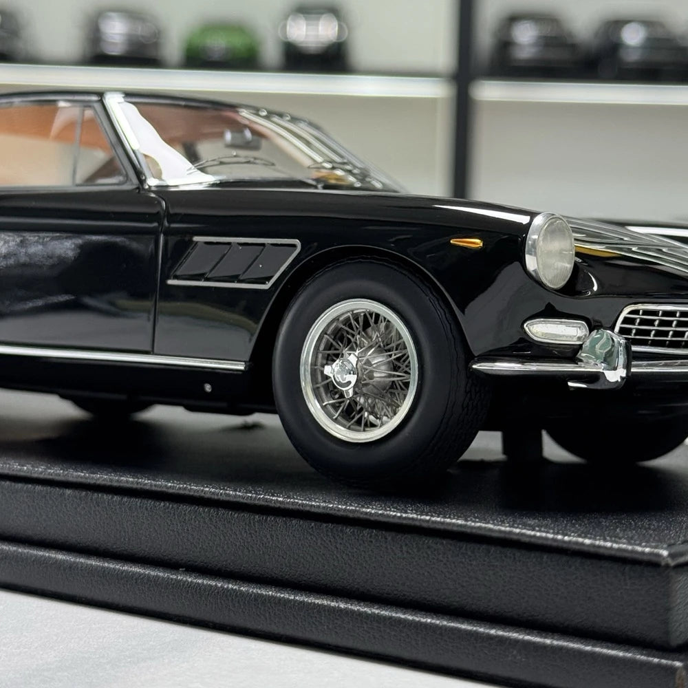 [OEM] 1:18 Ferrari 1967 330 GT 2+2 Series II Black Model Car Die-Cast