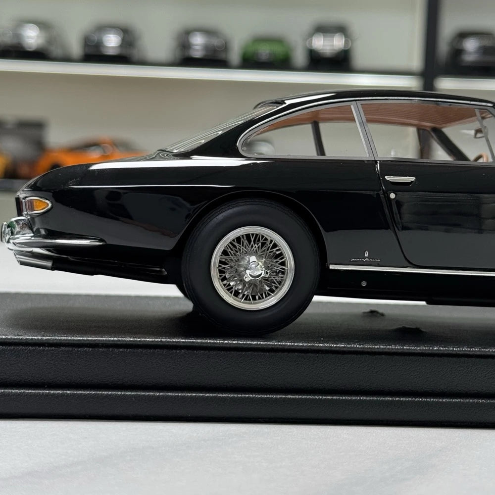 [OEM] 1:18 Ferrari 1967 330 GT 2+2 Series II Black Model Car Die-Cast