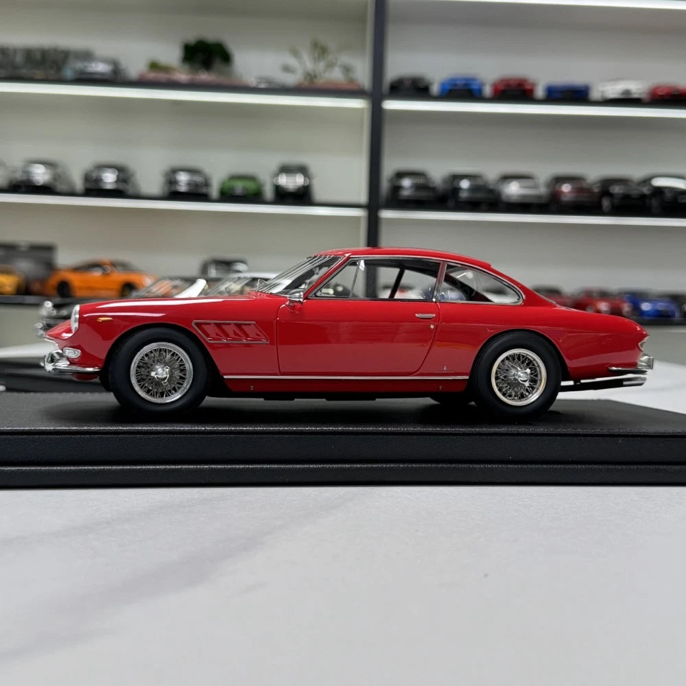 [OEM] 1:18 Ferrari 1967 330 GT 2+2 Series II Red Model Car Die-Cast