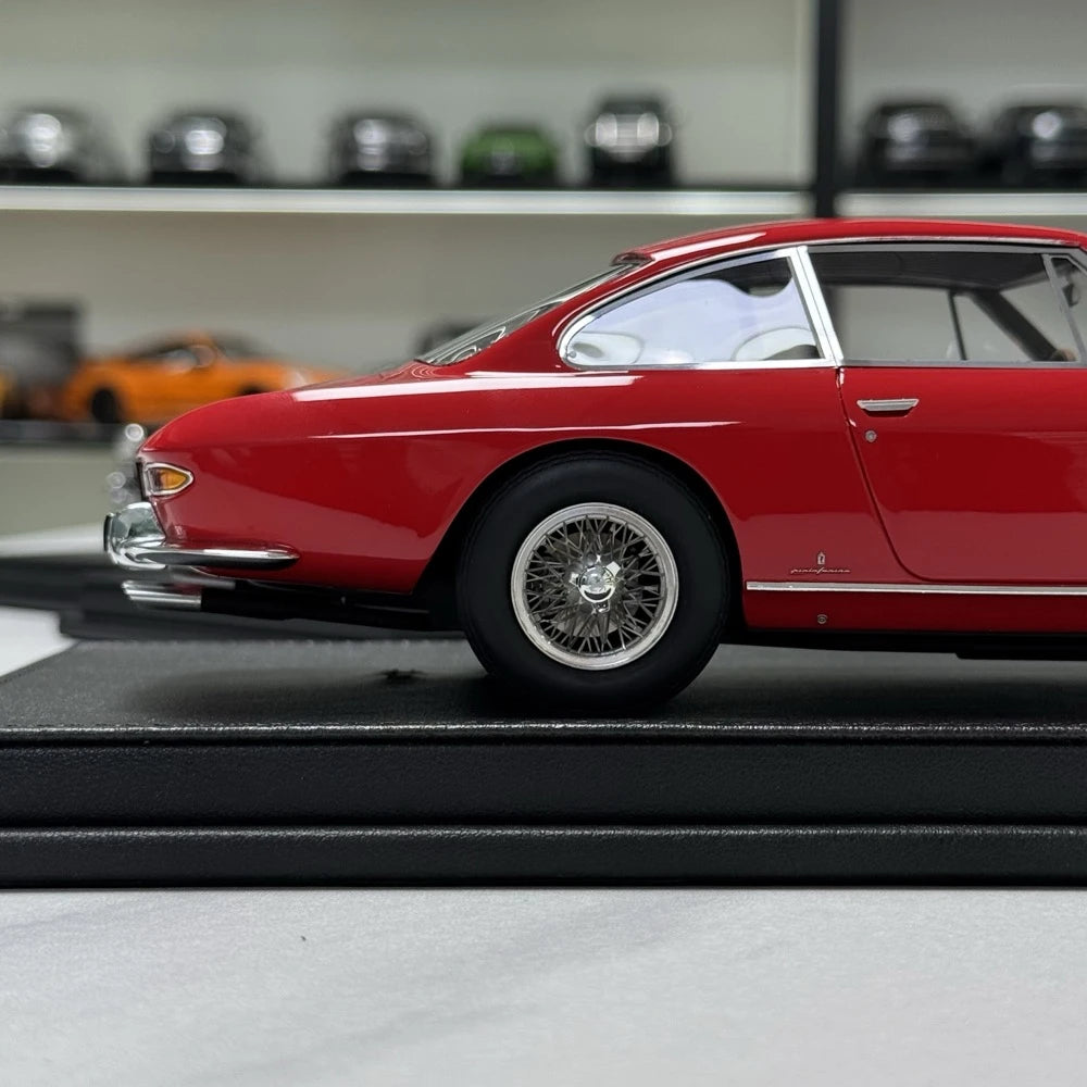 [OEM] 1:18 Ferrari 1967 330 GT 2+2 Series II Red Model Car Die-Cast