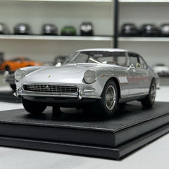 [OEM] 1:18 Ferrari 1967 330 GT 2+2 Series II Silver Model Car Die-Cast
