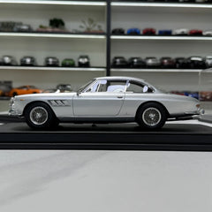 [OEM] 1:18 Ferrari 1967 330 GT 2+2 Series II Silver Model Car Die-Cast