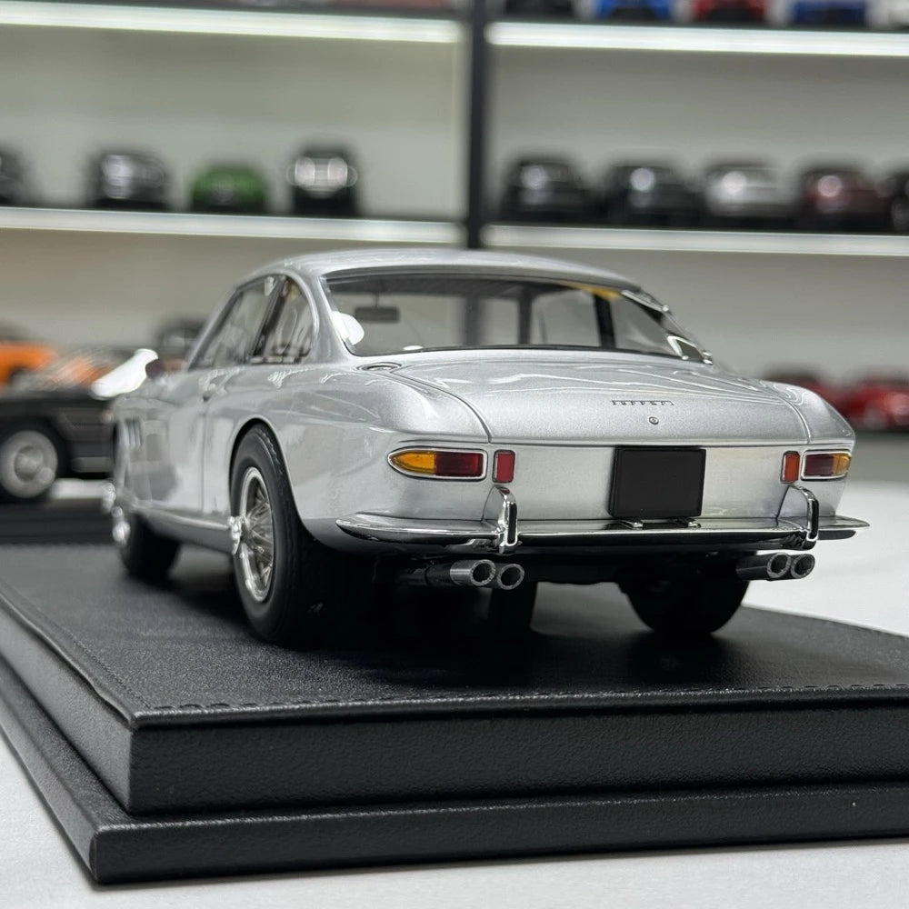 [OEM] 1:18 Ferrari 1967 330 GT 2+2 Series II Silver Model Car Die-Cast