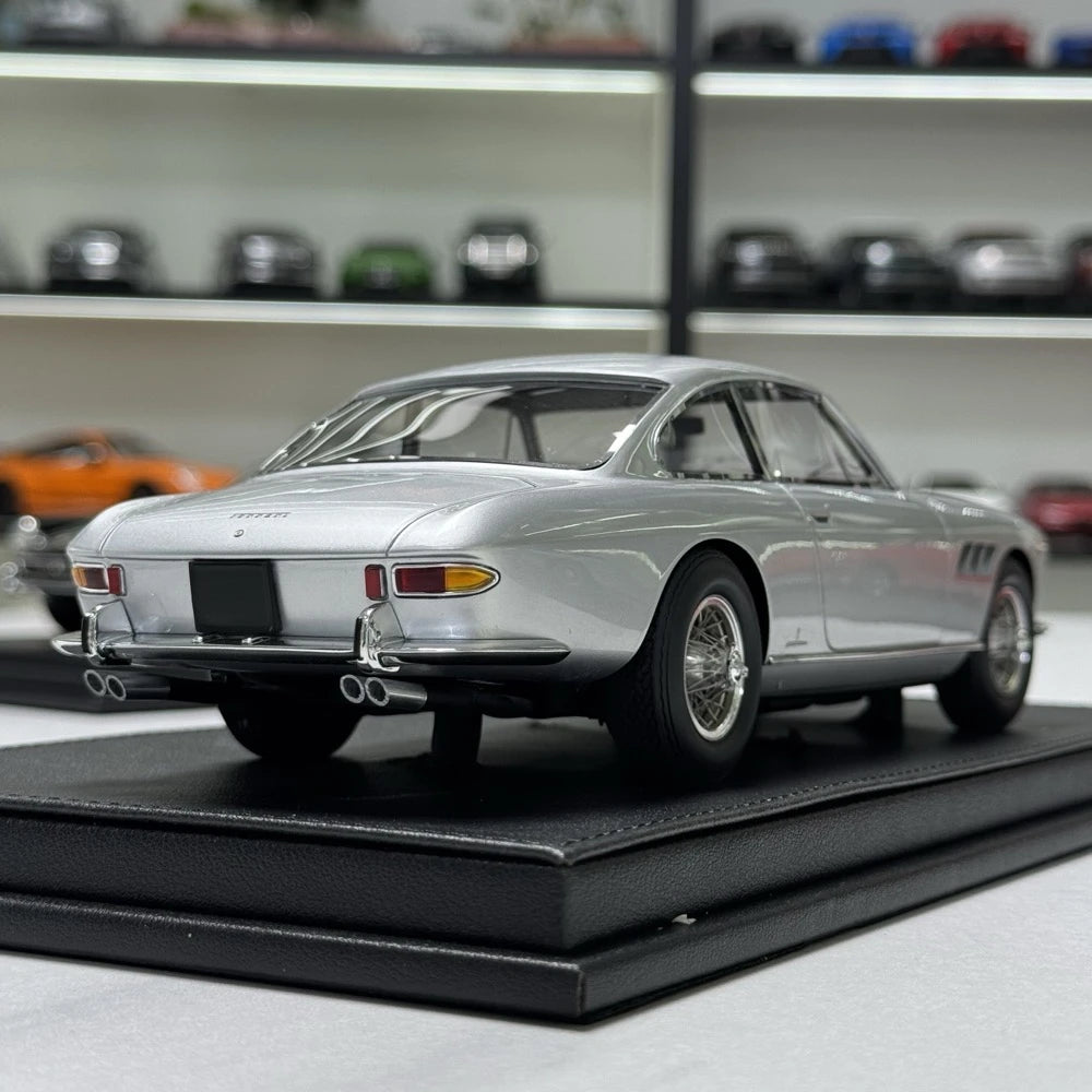 [OEM] 1:18 Ferrari 1967 330 GT 2+2 Series II Silver Model Car Die-Cast