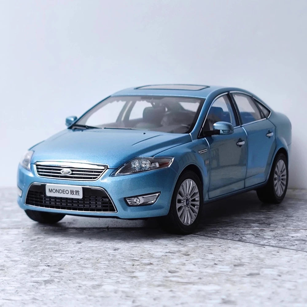 [OEM] 1:18 Ford 2008 Mondeo Blue Model Car Die-Cast
