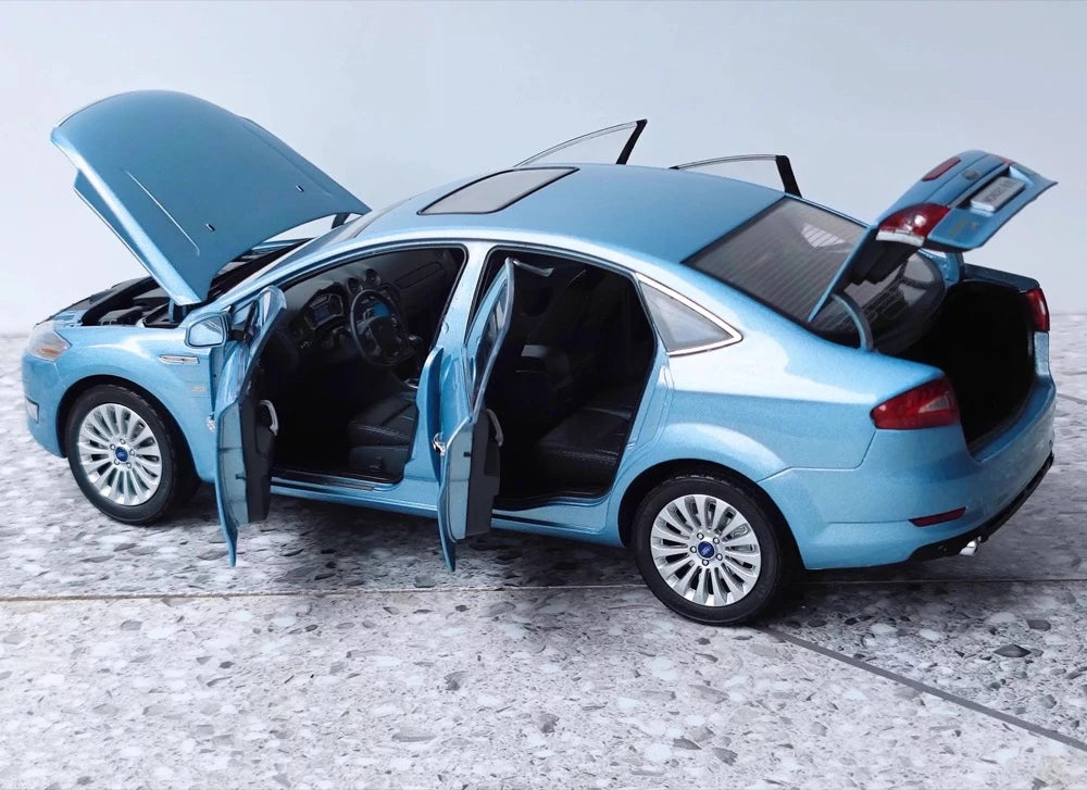 [OEM] 1:18 Ford 2008 Mondeo Blue Model Car Die-Cast