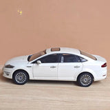 [OEM] 1:18 Ford 2011 Mondeo wit modelauto Die-Cast