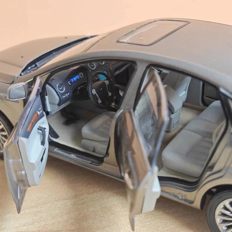 [OEM] 1:18 Ford 2011 Mondeo grijs modelauto Die-Cast