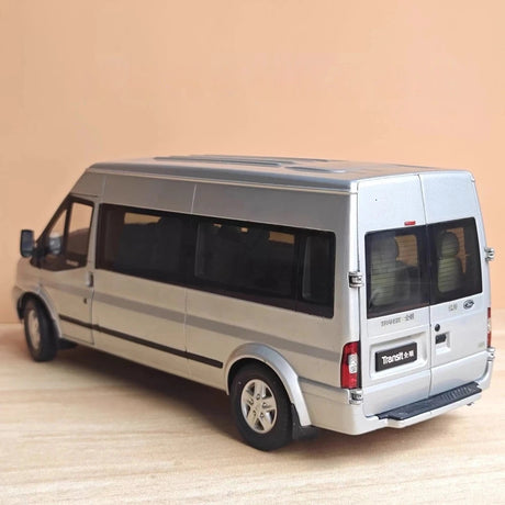 [OEM] 1:18 Ford 2013 Transit zilver modelauto Die-Cast