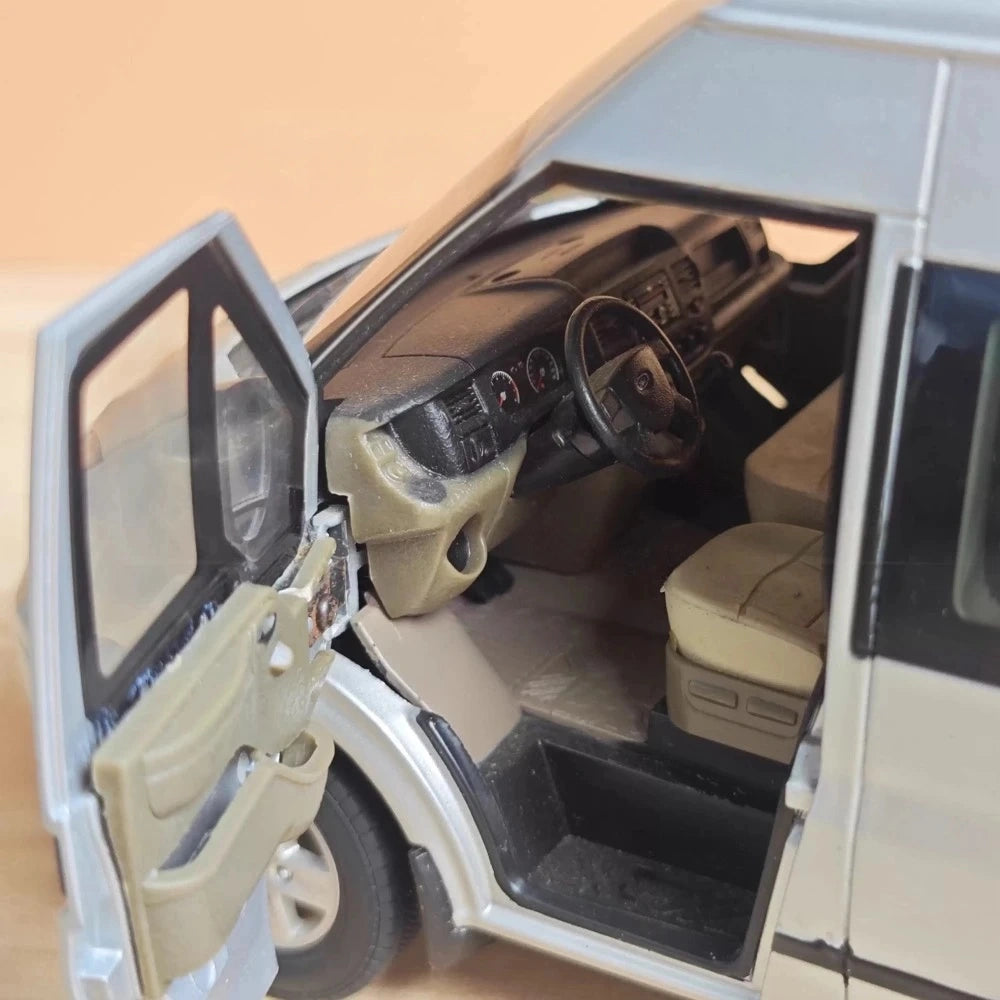 [OEM] 1:18 Ford 2013 Transit Silver Model Car Die-Cast