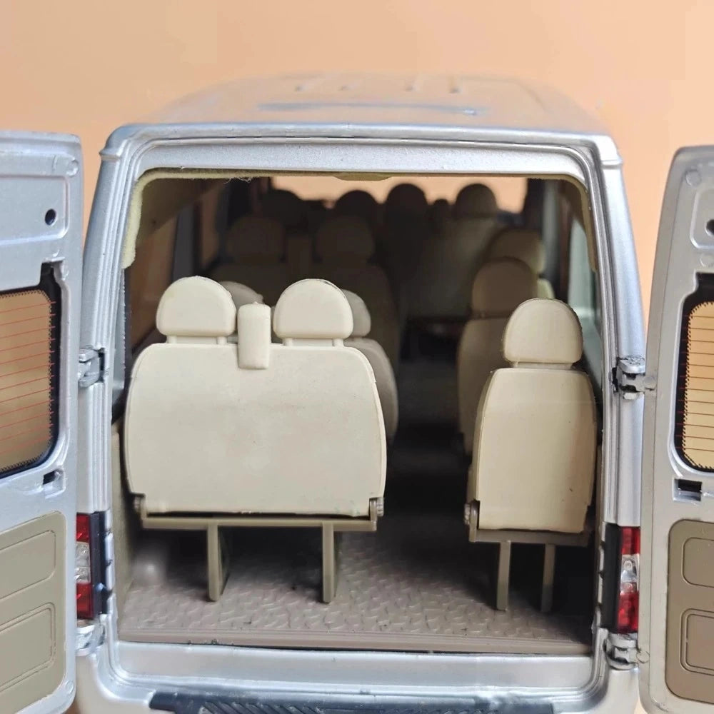 [OEM] 1:18 Ford 2013 Transit Silver Model Car Die-Cast