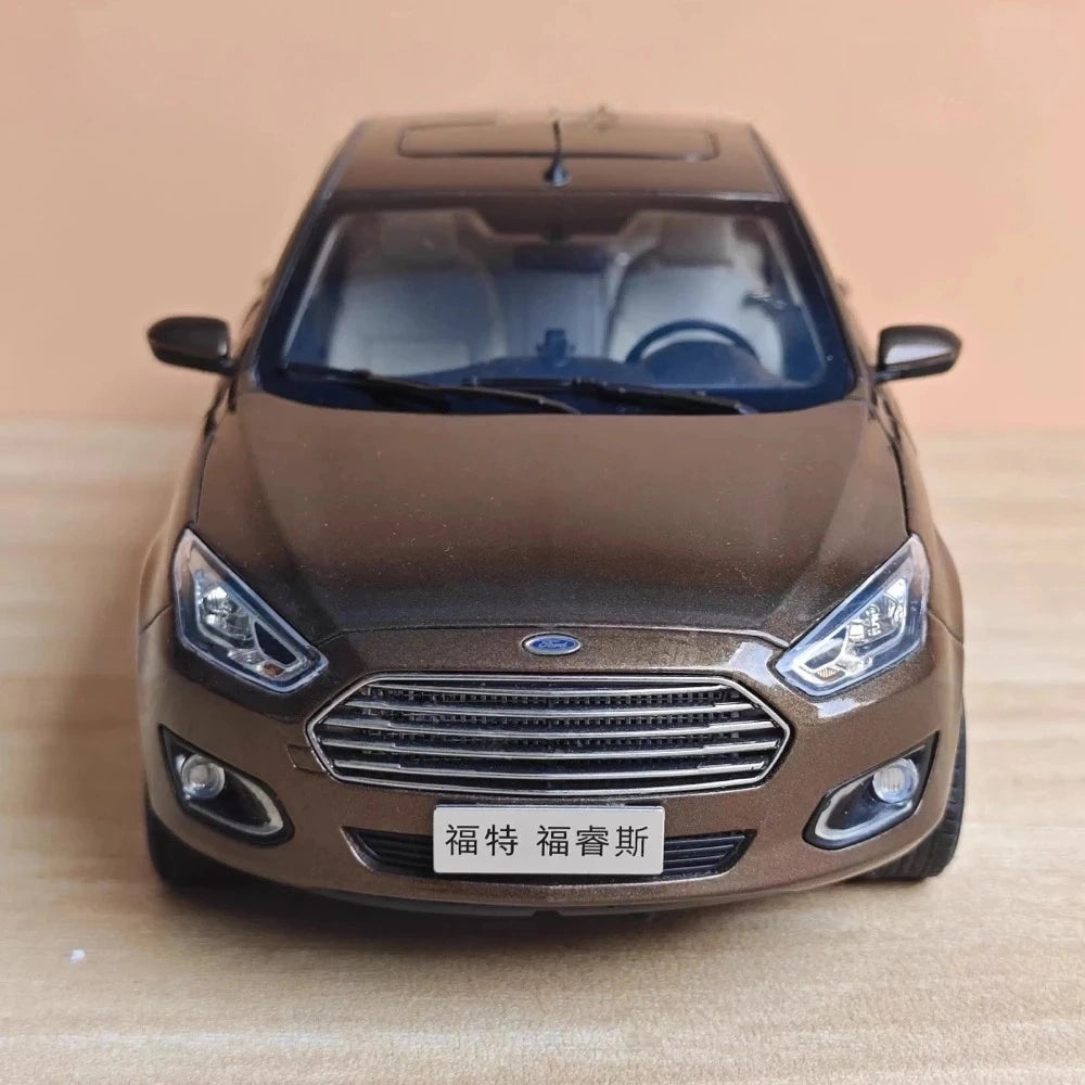 [OEM] 1:18 Ford 2014 Escort bruin modelauto Die-Cast