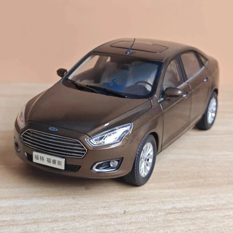 [OEM] 1:18 Ford 2014 Escort bruin modelauto Die-Cast
