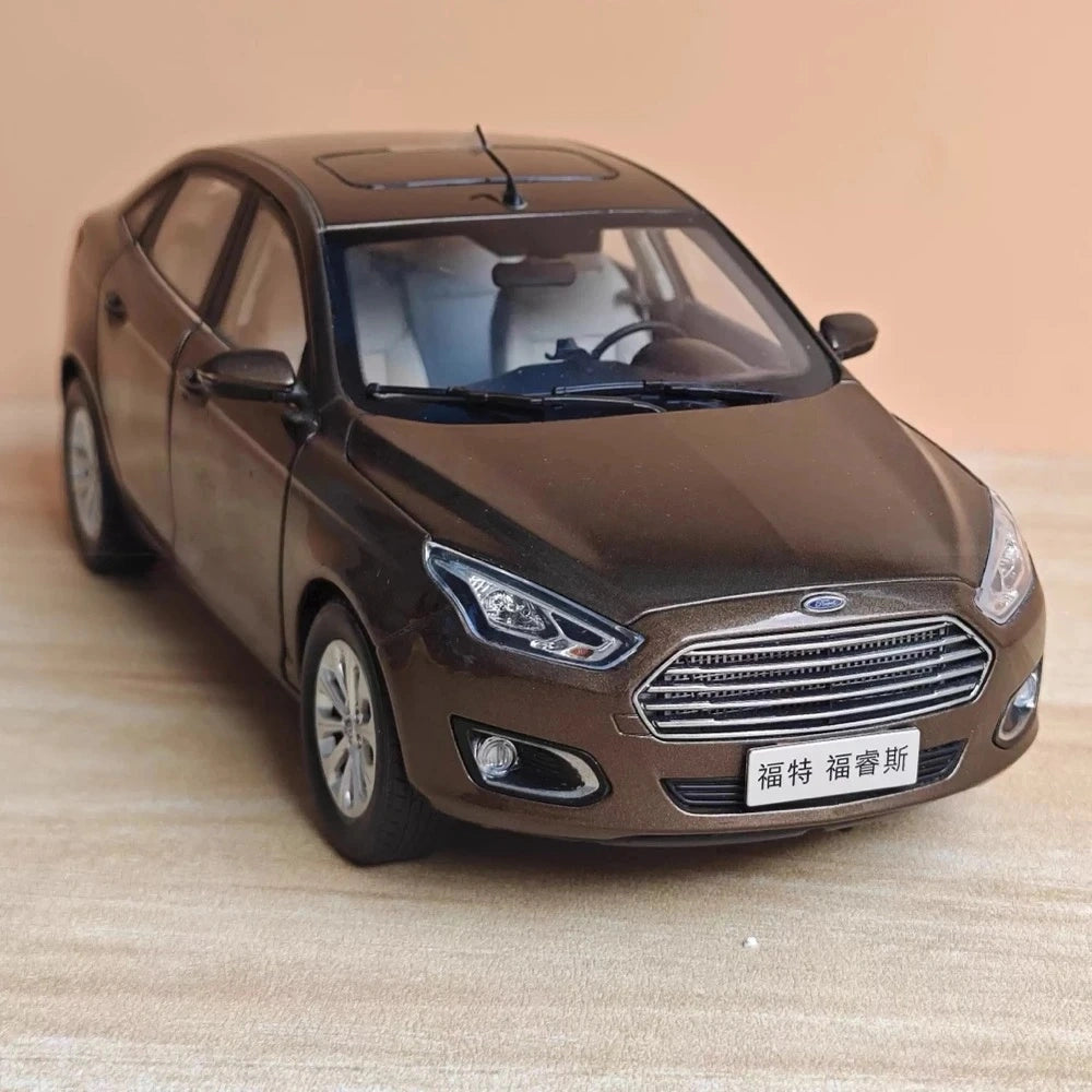 [OEM] 1:18 Ford 2014 Escort bruin modelauto Die-Cast