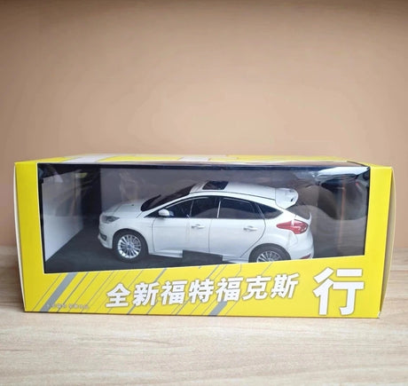 [OEM] 1:18 Ford 2015 Focus wit modelauto Die-Cast