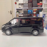 [OEM] 1:18 Ford 2015 Tourneo zwart modelauto Die-Cast
