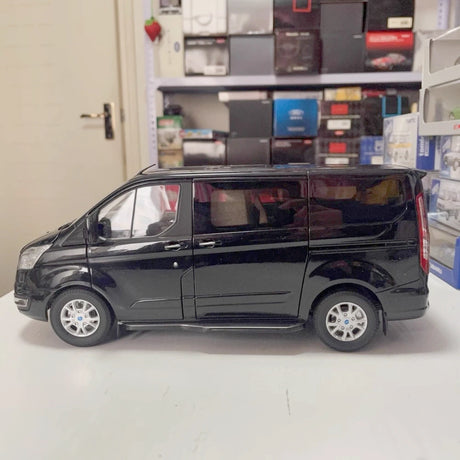 [OEM] 1:18 Ford 2015 Tourneo Black Model Car Die-Cast