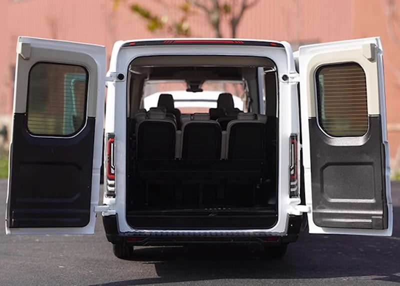 [OEM] 1:18 Ford 2024 Transit T8 White Model Car Die-Cast