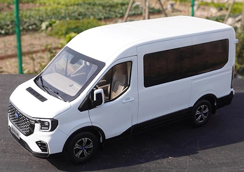 [OEM] 1:18 Ford 2024 Transit T8 White Model Car Die-Cast