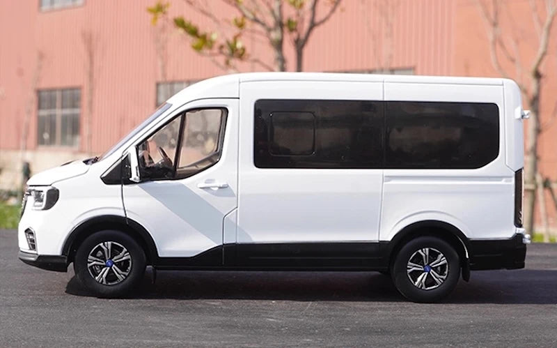 [OEM] 1:18 Ford 2024 Transit T8 White Model Car Die-Cast