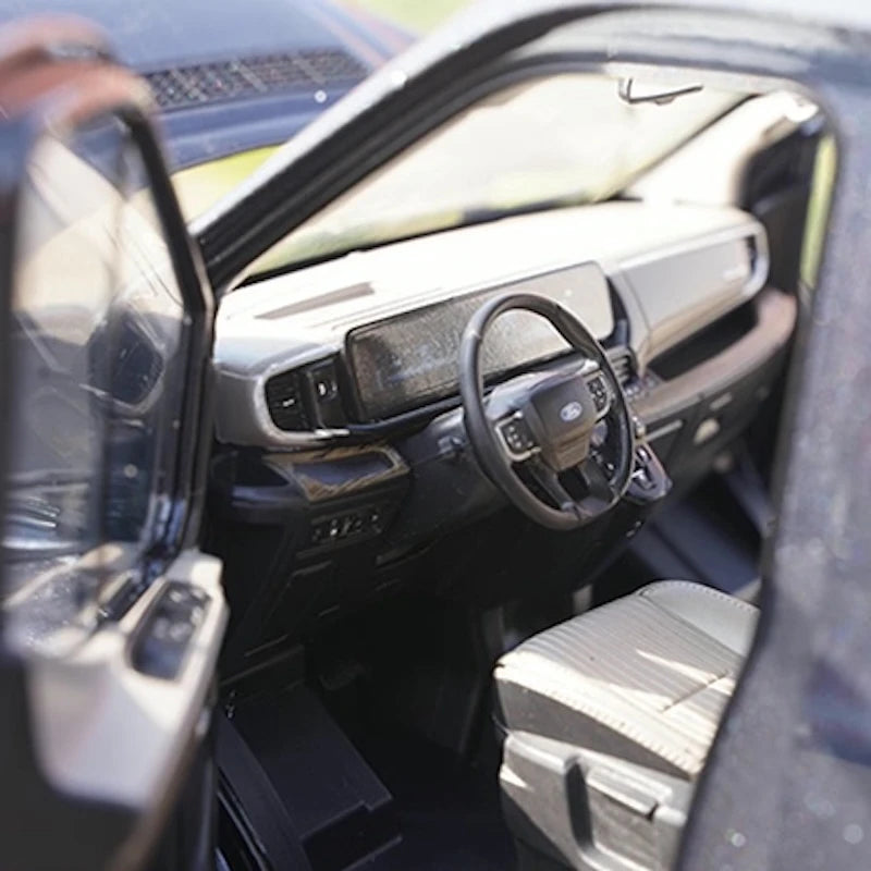 [OEM] 1:18 Ford 2024 Transit T8 grigio modellino di auto Die-Cast