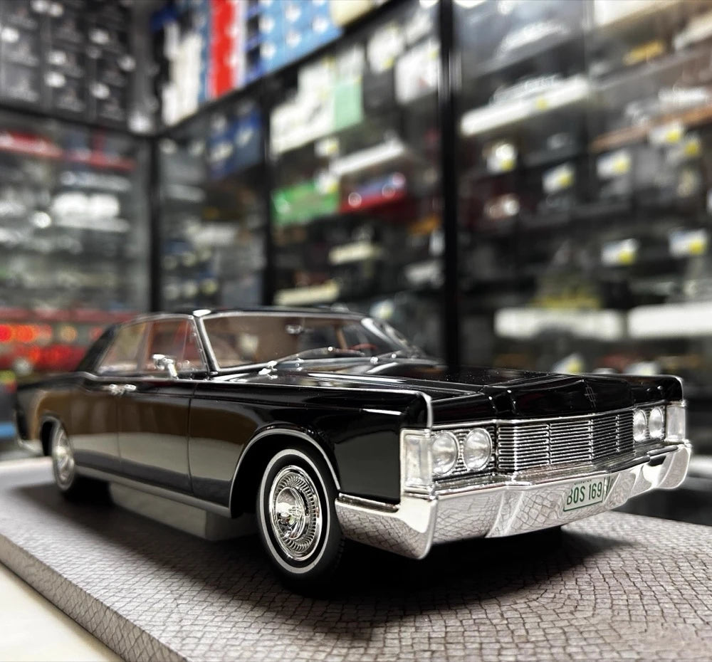 [OEM] 1:18 Lincoln 1965 Continental Sedan Black Model Car Resin