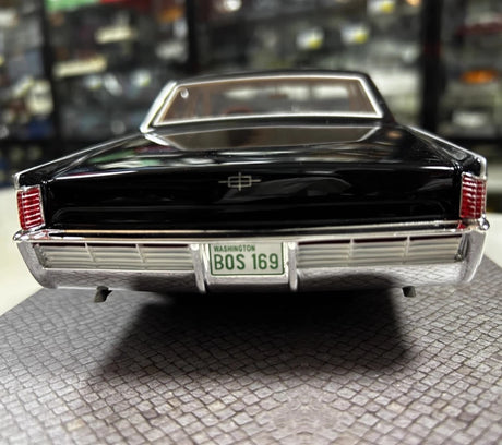 [OEM] 1:18 Lincoln 1965 Continental Sedan Black Model Car Resin
