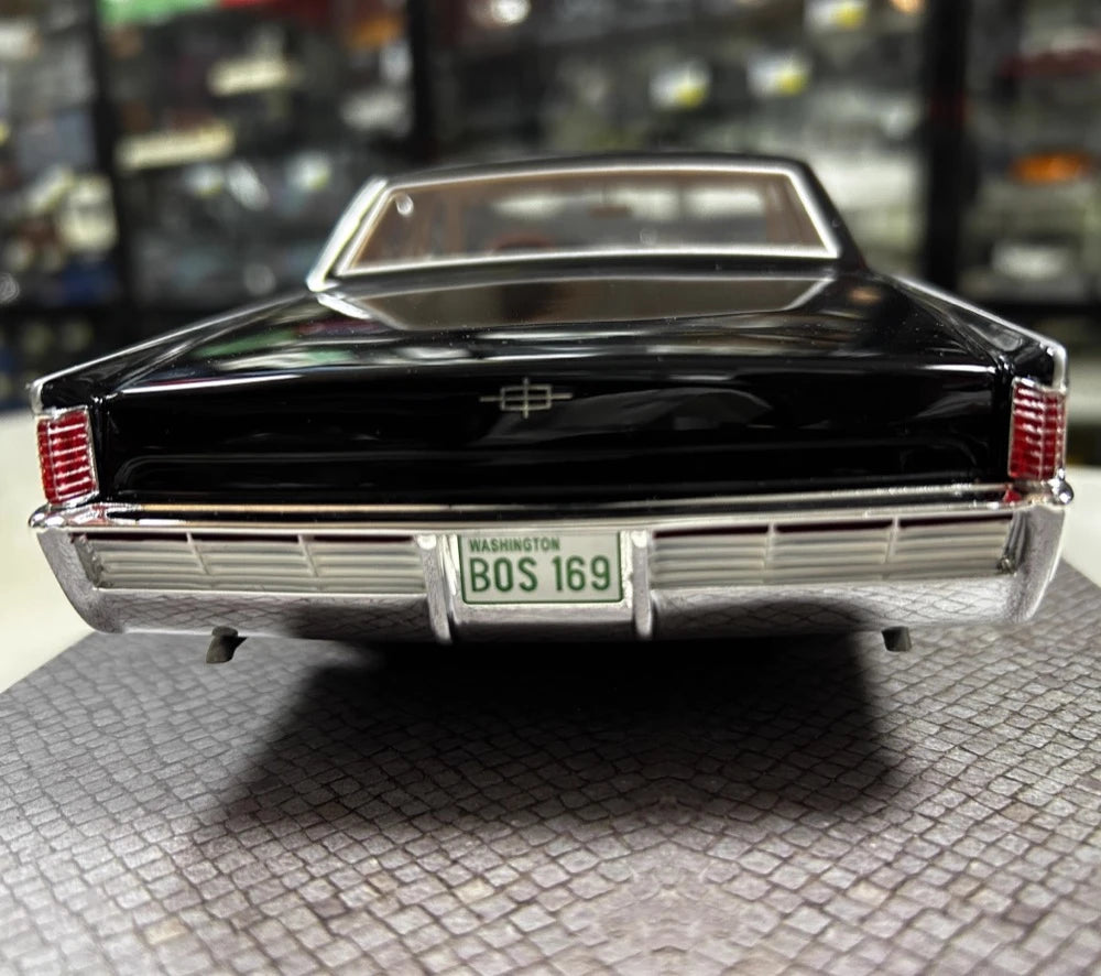 [OEM] 1:18 Lincoln 1965 Continental Sedan Black Model Car Resin