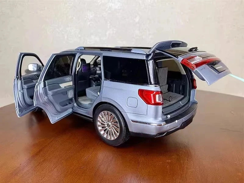 [OEM] 1:18 Lincoln 2018 Navigator Blue Model Car Die-Cast