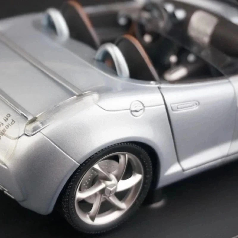 [OEM] 1:18 Mercedes-Benz 2000 SLA Vision Silver Model Car Die-Cast