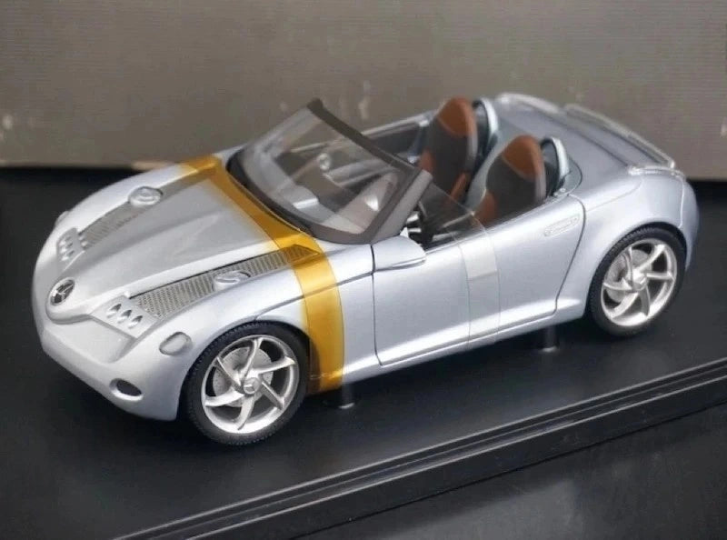 [OEM] 1:18 Mercedes-Benz 2000 SLA Vision Silver Model Car Die-Cast
