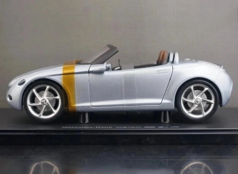 [OEM] 1:18 Mercedes-Benz 2000 SLA Vision Silver Model Car Die-Cast