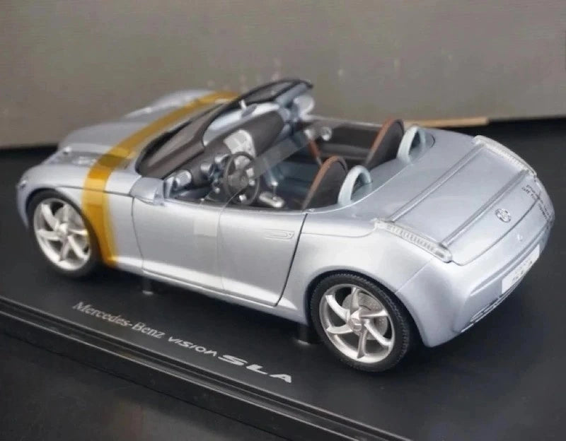[OEM] 1:18 Mercedes-Benz 2000 SLA Vision Silver Model Car Die-Cast