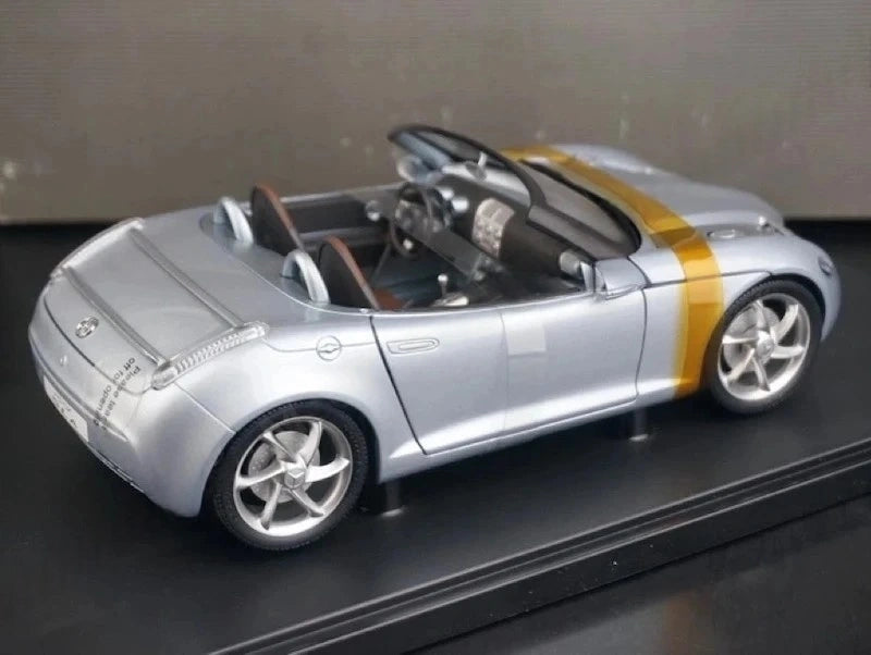 [OEM] 1:18 Mercedes-Benz 2000 SLA Vision Silver Model Car Die-Cast